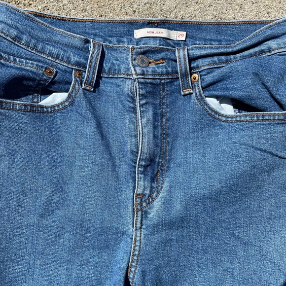 Levi’s Mom Jeans Size 29 - Picture 2 of 4